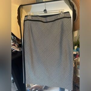 White House Black Market Herringbone Straight Black and White Pencil Skirt